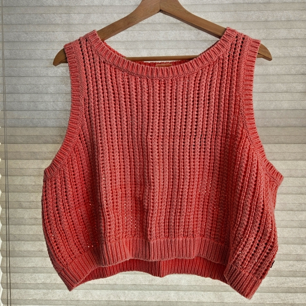 NWT Levi's Coral Pink Knit Sweater Vest Size XL